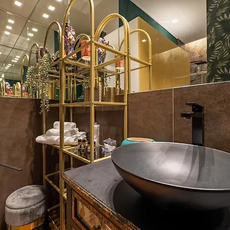 Luxury For 3 - 10 Min To Duomo 아파트 밀라노